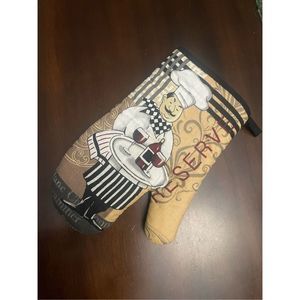New Black & white Chef & Wine Kitchen Accessory Oven Mitt